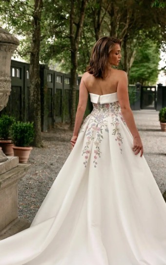 Essense of Australia Emme #1 default (IV-IV) Ivory Lace and Tulle over Ivory Gown thumbnail