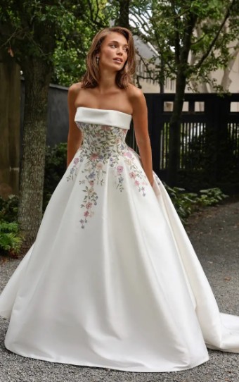 Essense of Australia Emme #0 default (IV-IV) Ivory Lace and Tulle over Ivory Gown thumbnail